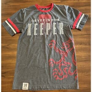 Universal Studio Wizarding World of Harry Potter Gryffindor Keeper T-Shirt Sz S